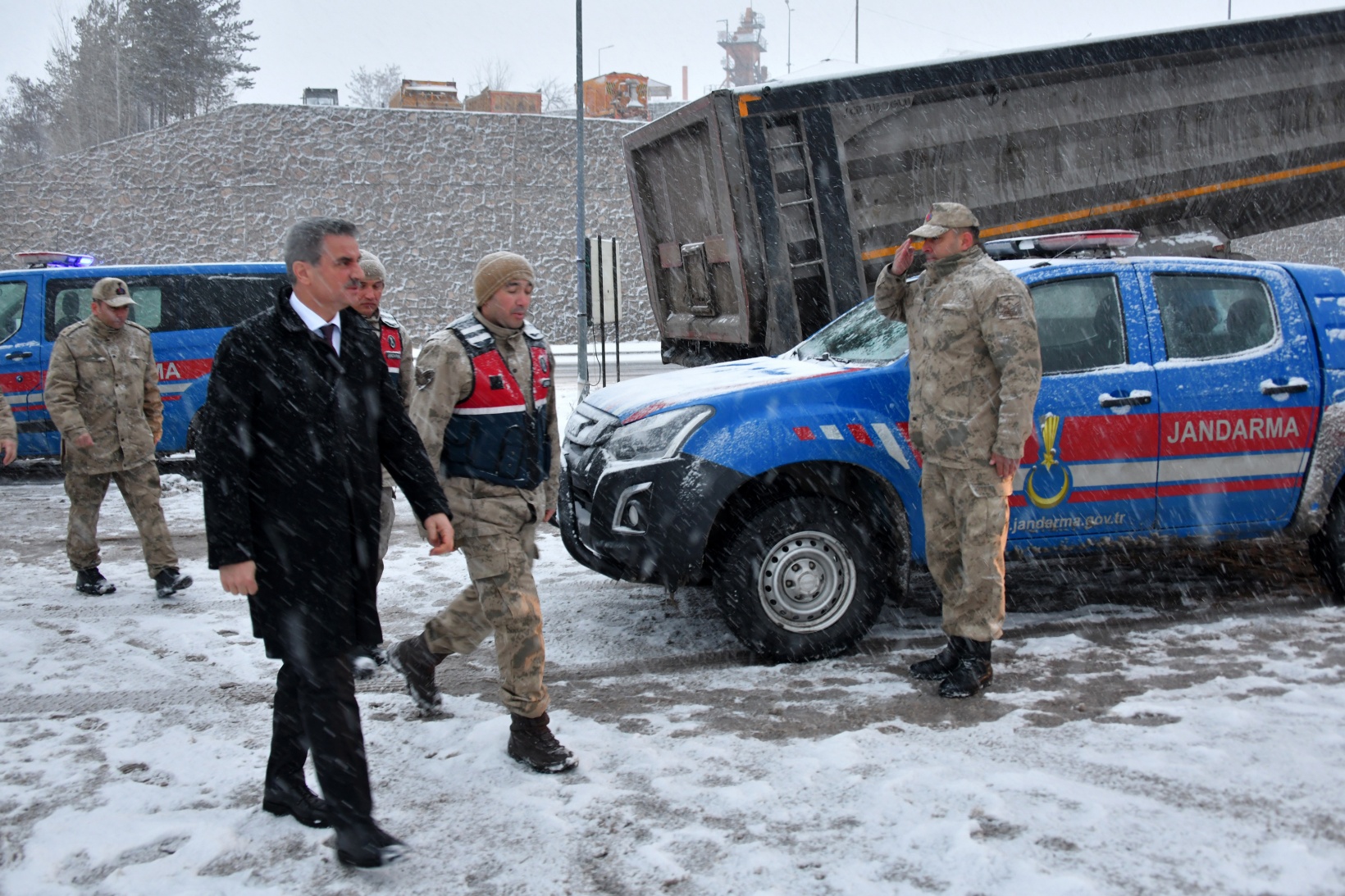 Vali Baruş, yol tedbirlerini yerinde inceledi 6