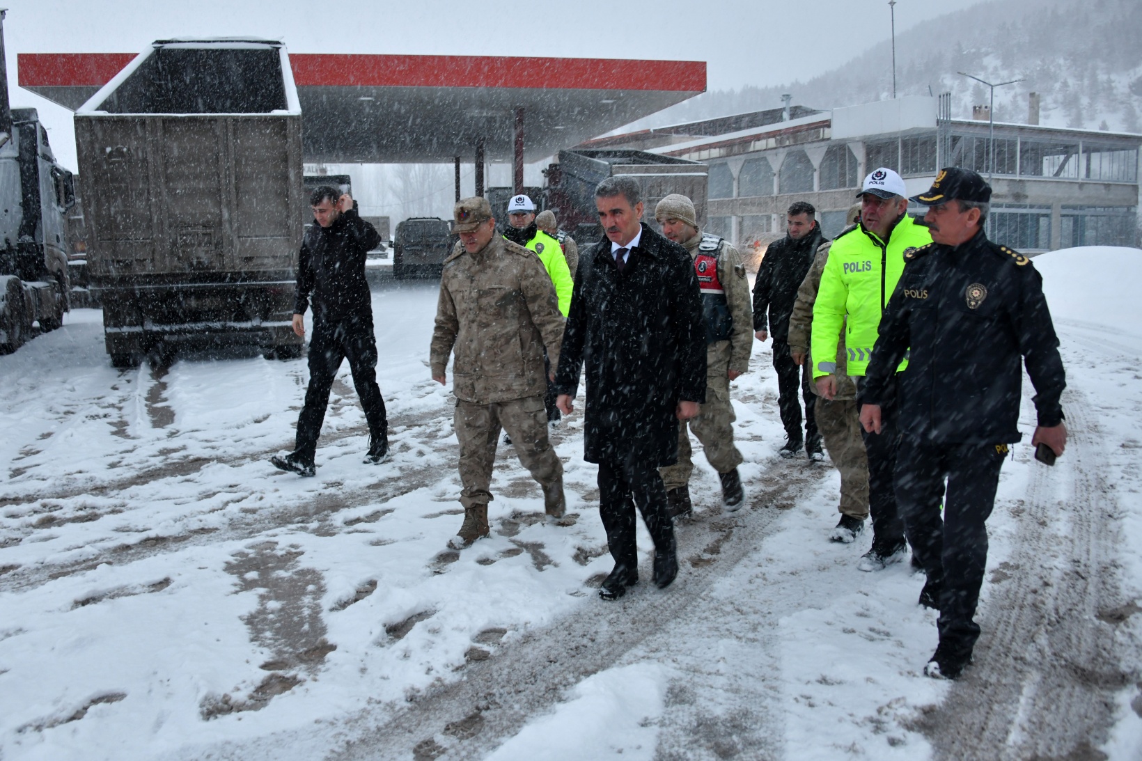 Vali Baruş, yol tedbirlerini yerinde inceledi 4