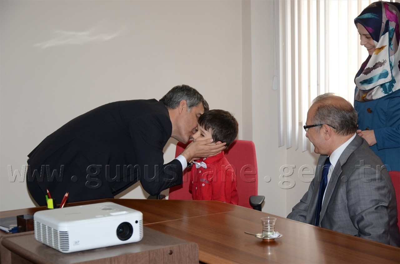 Minik Öğrenciler Protokol Üyelerini Ziyaret Ediyor 4