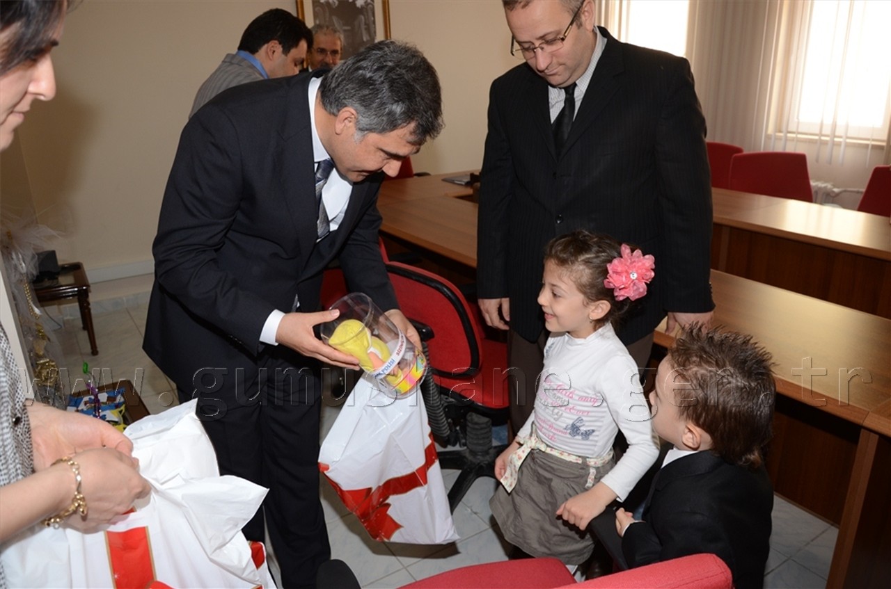 Minik Öğrenciler Protokol Üyelerini Ziyaret Ediyor 5