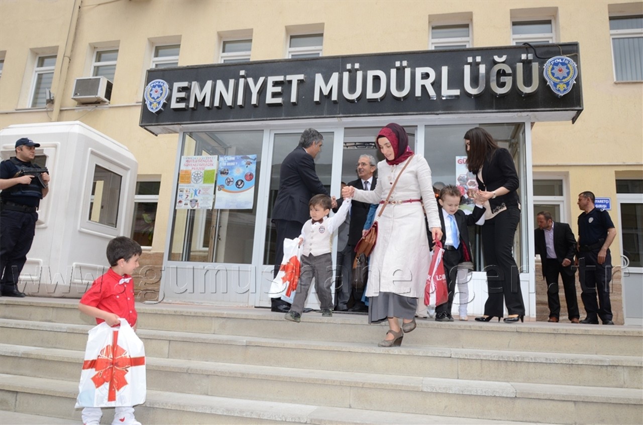 Minik Öğrenciler Protokol Üyelerini Ziyaret Ediyor 7