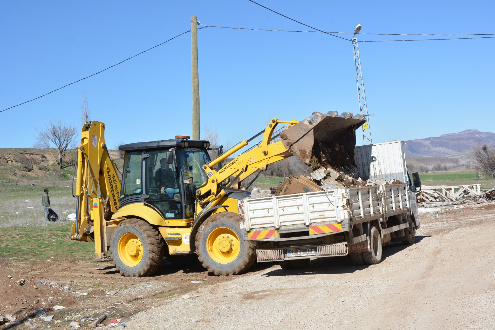 Kelkit Belediyesi’nin temizlik ekipleri sahada 4