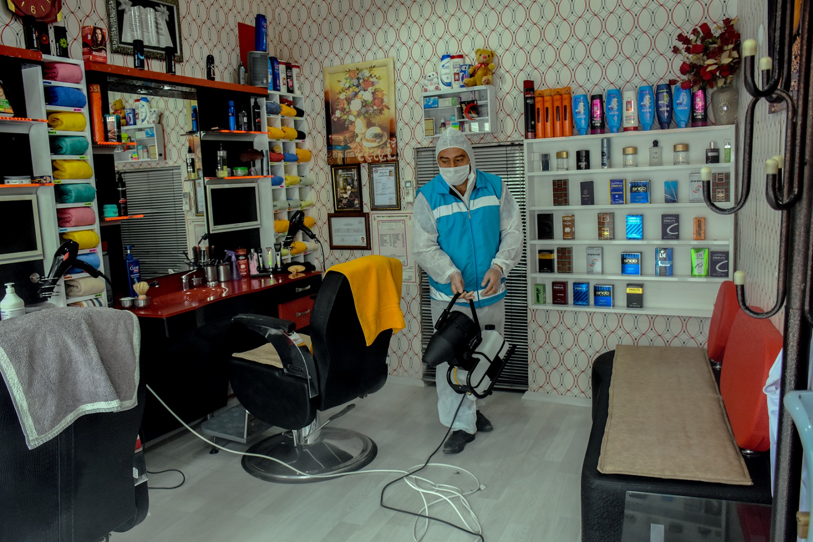 Gümüşhane’deki berber ve kuaförler dezenfekte edildi 7
