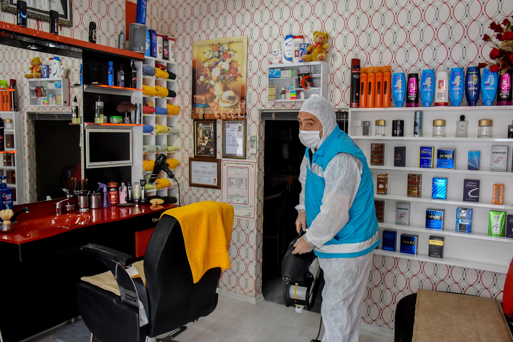 Gümüşhane’deki berber ve kuaförler dezenfekte edildi 5