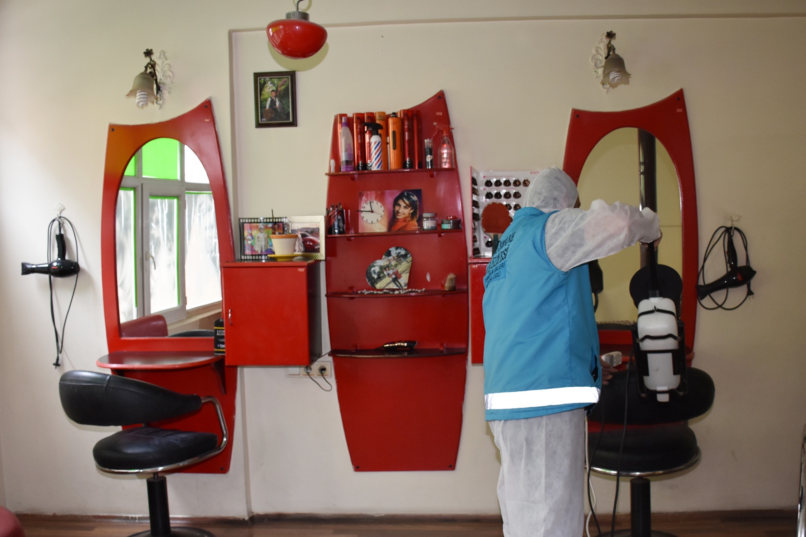 Gümüşhane’deki berber ve kuaförler dezenfekte edildi 2