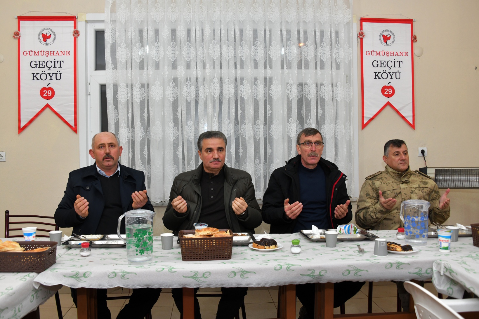 Geçit köyünden 17 yıldır kimse aç geçmiyor 11