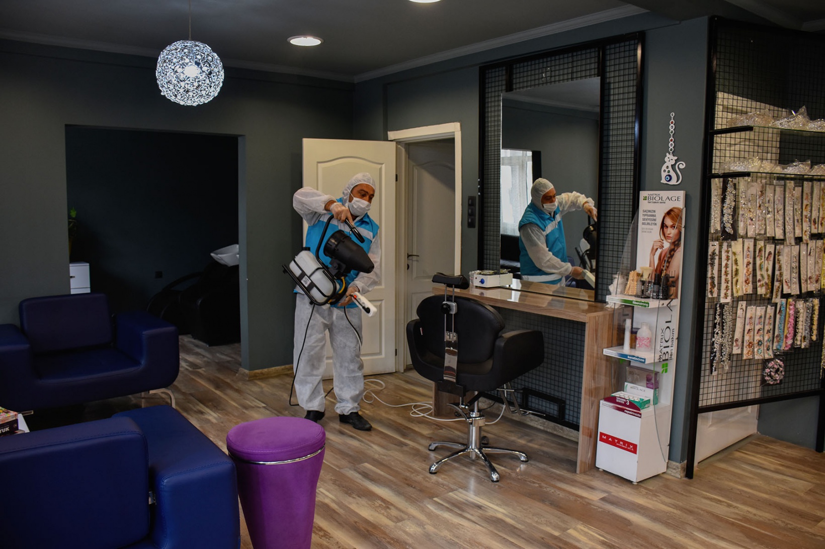 Gümüşhane’deki berber ve kuaförler dezenfekte edildi 1