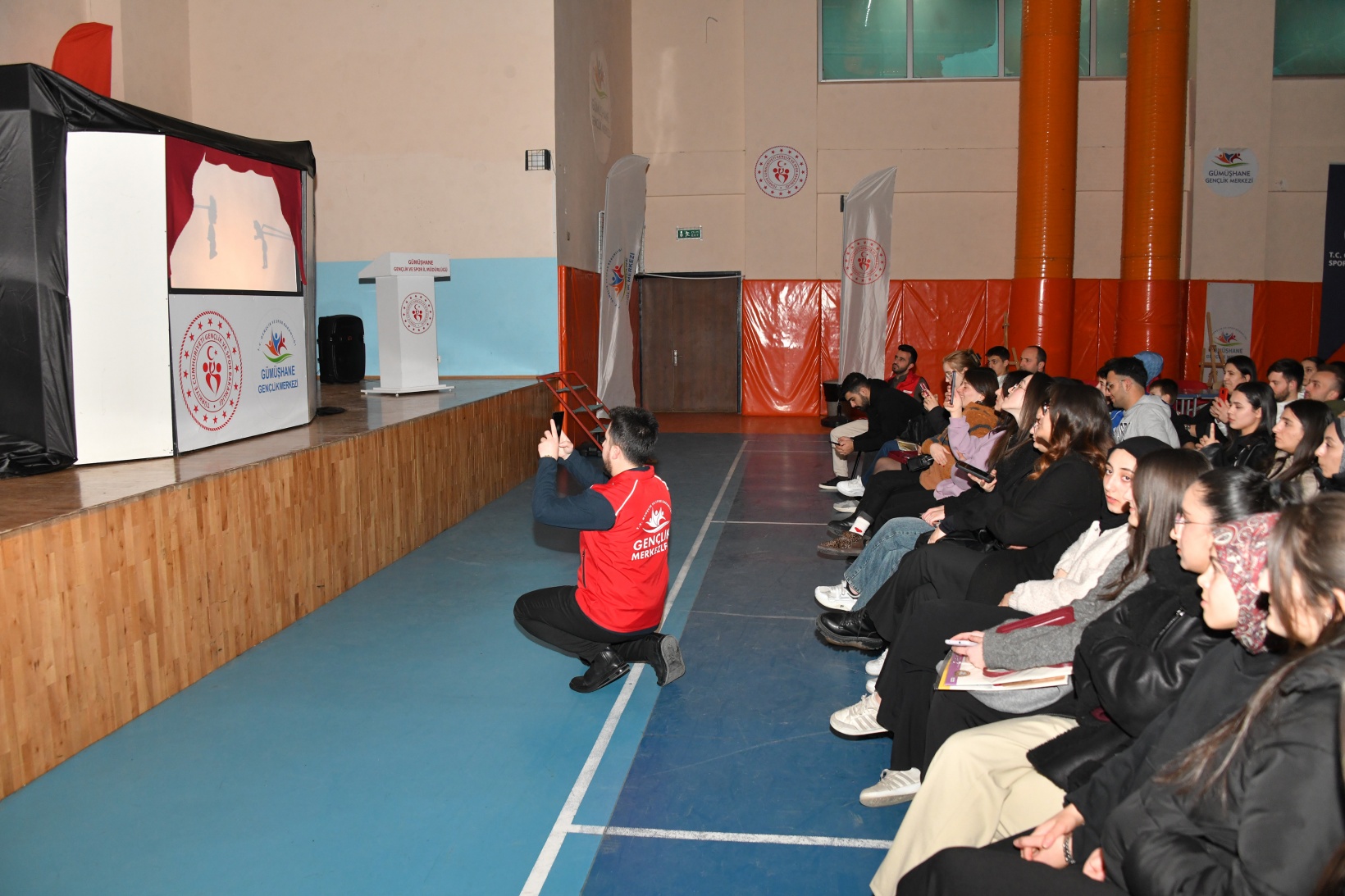 Gümüşhane protokolü iftarını gençlerle yaptı 6
