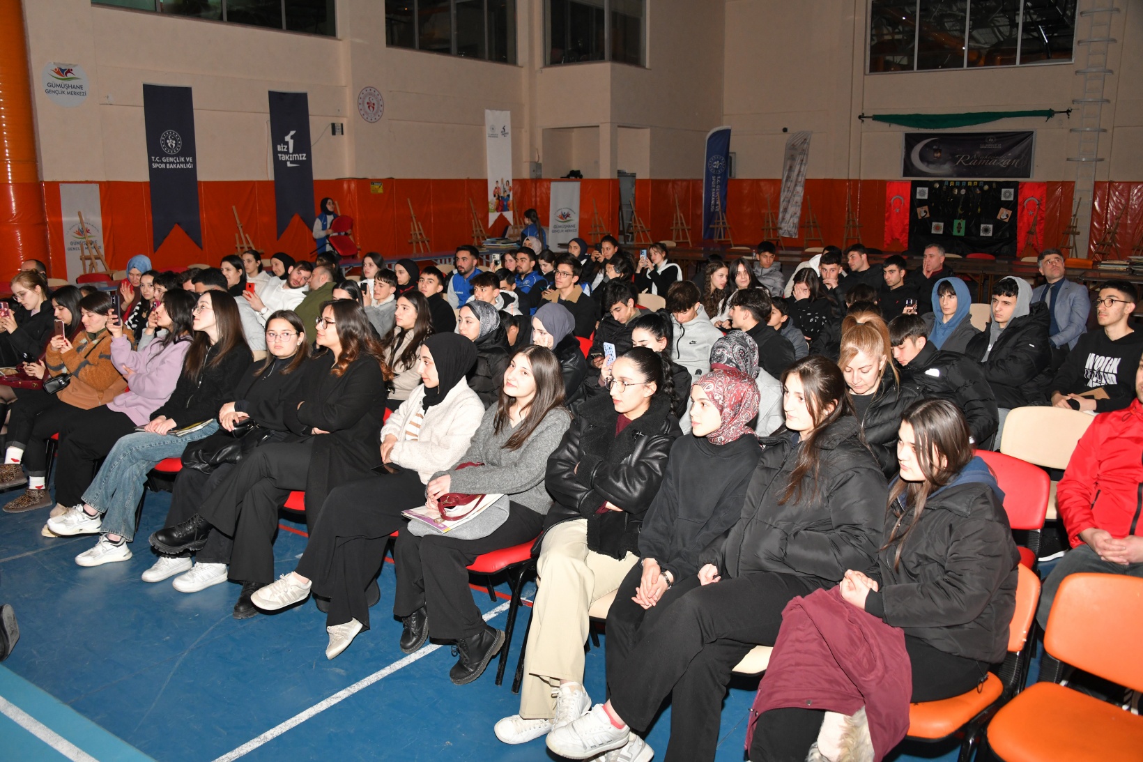 Gümüşhane protokolü iftarını gençlerle yaptı 15