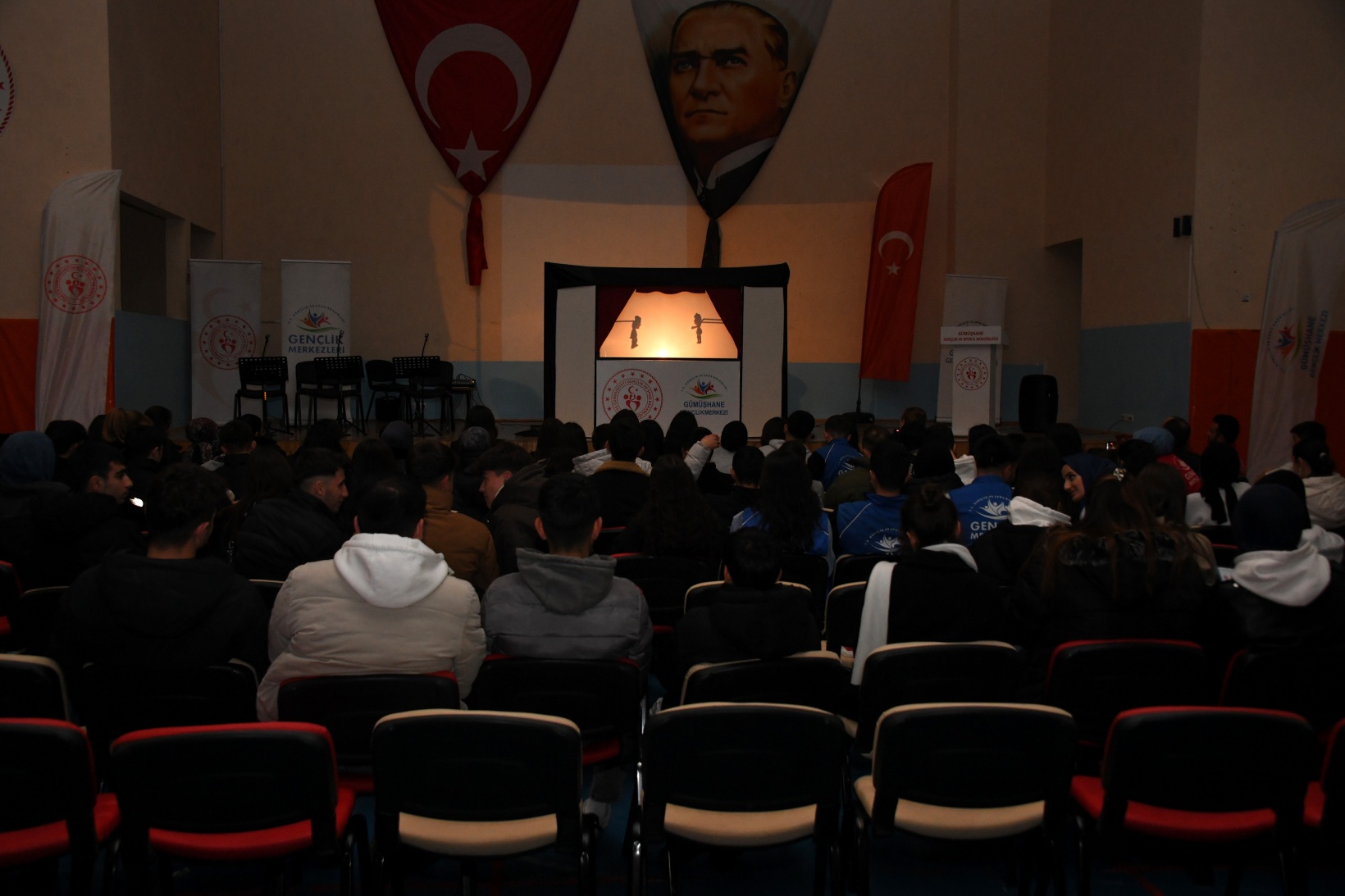 Gümüşhane protokolü iftarını gençlerle yaptı 11