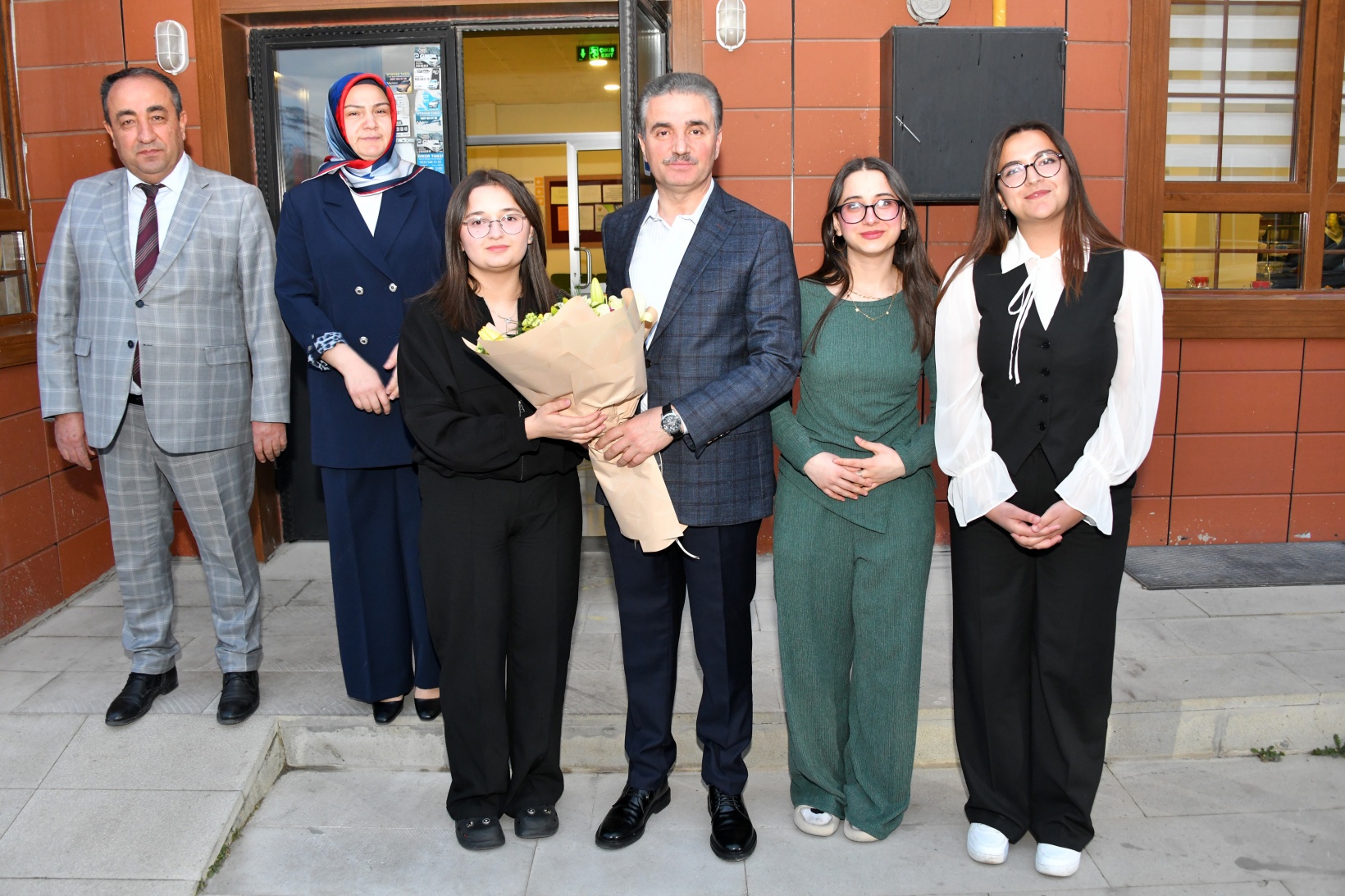 Vali Baruş, iftarını lise pansiyonunda yaptı 14