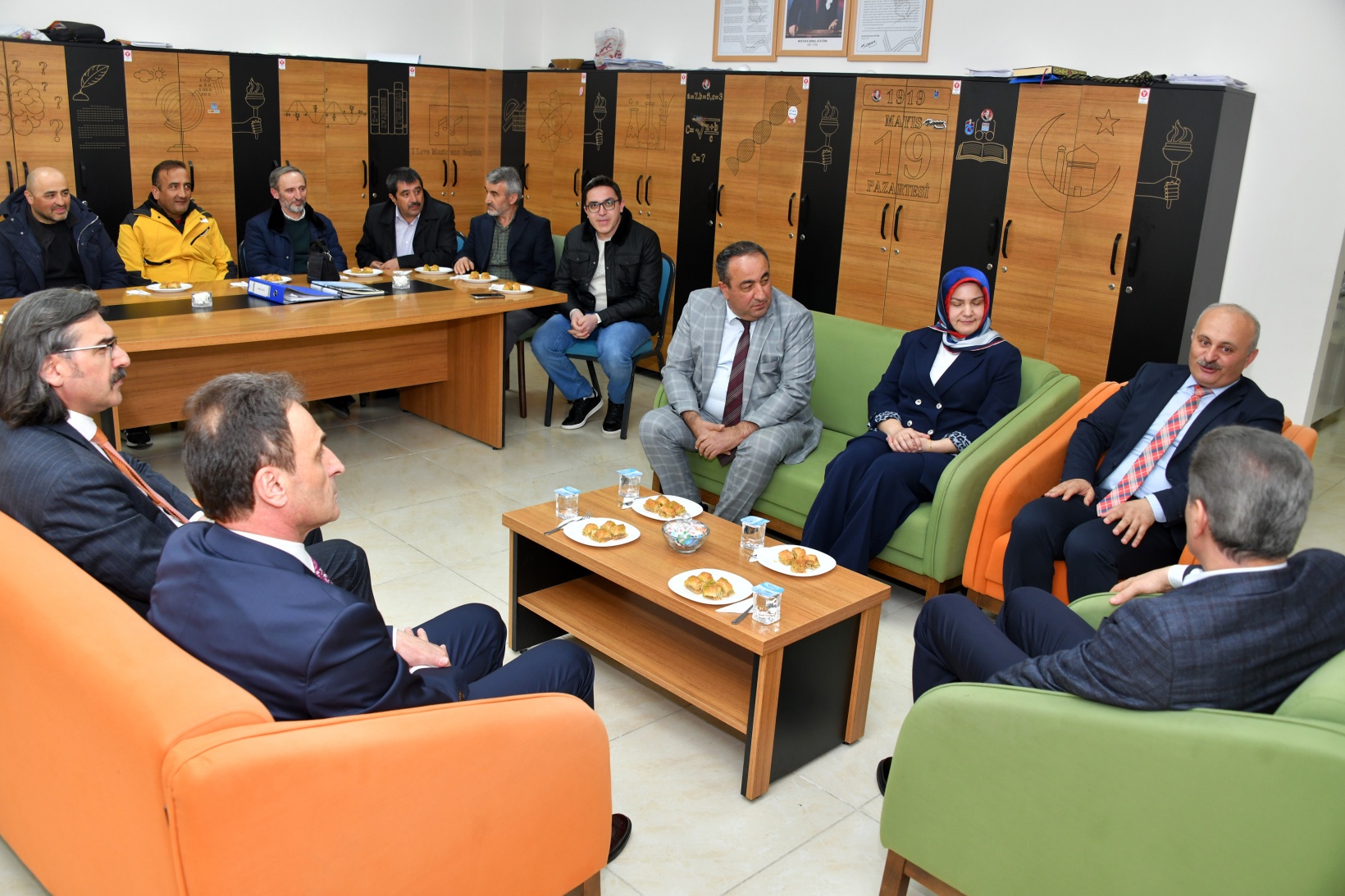 Vali Baruş, iftarını lise pansiyonunda yaptı 9