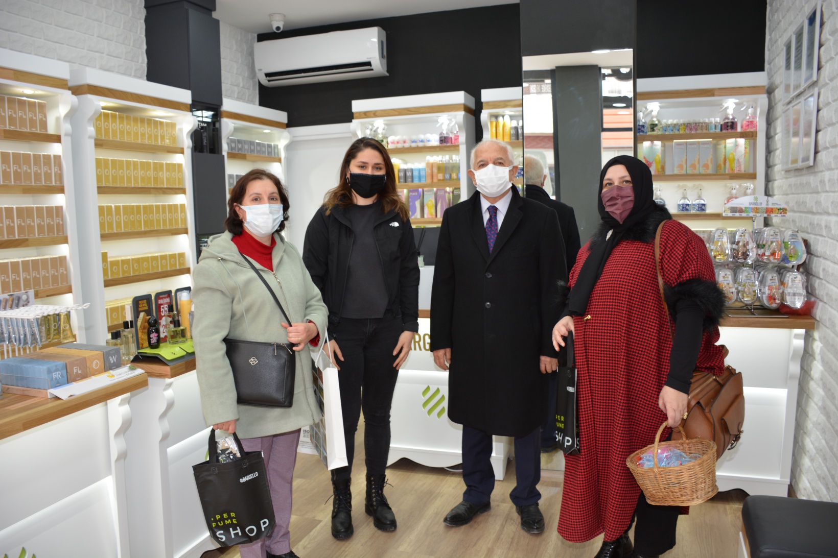 GTSO heyetinden kadın esnaf ve çalışanlarına karanfil 1