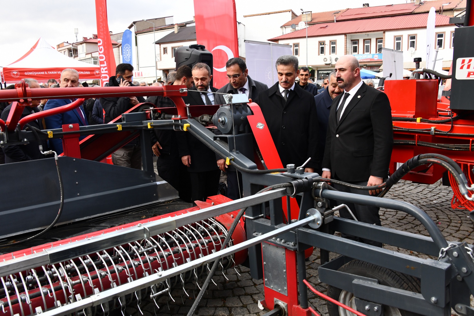 Kelkit’te tarım makineleri dağıtım töreni yapıldı 17