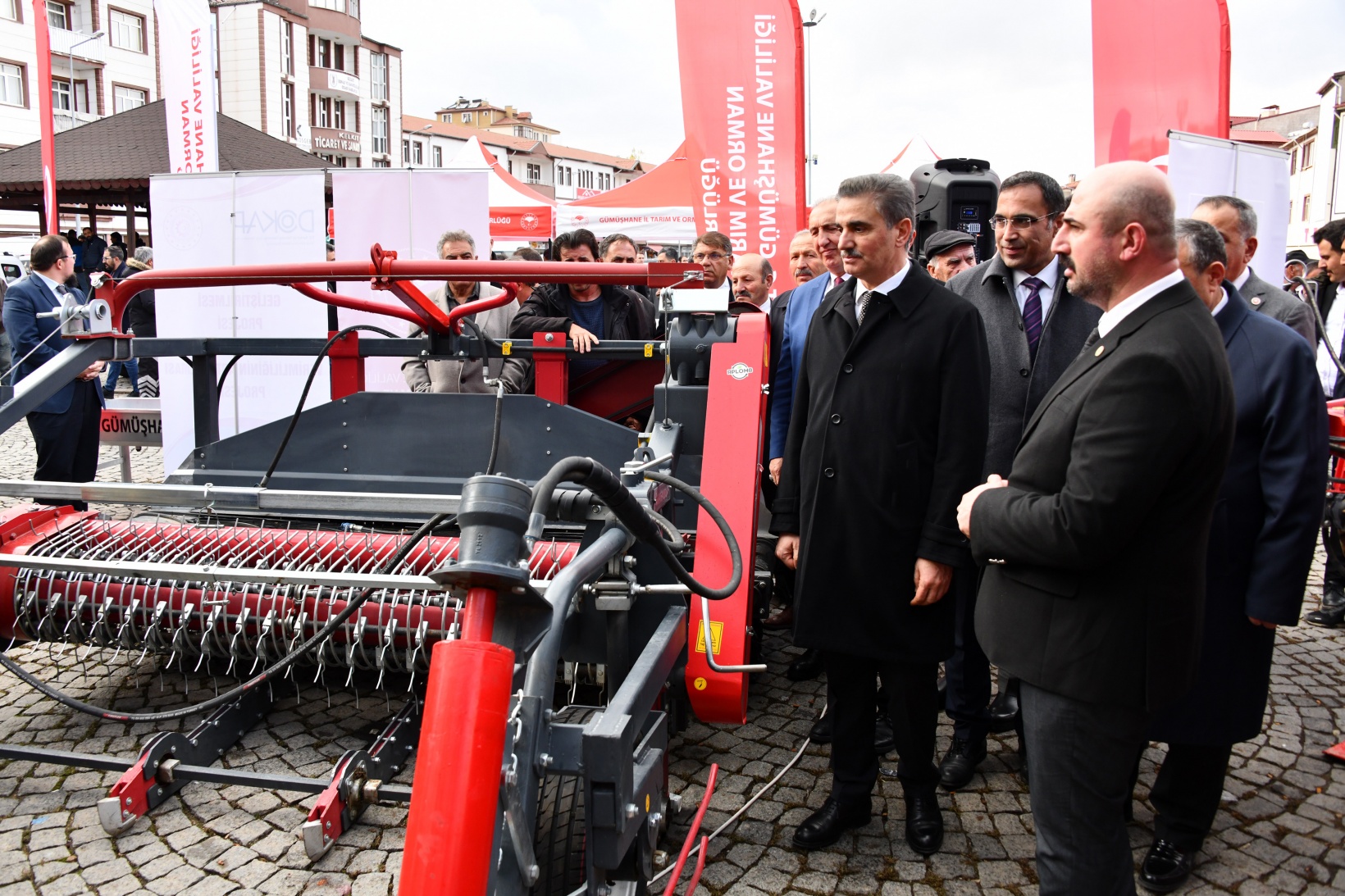 Kelkit’te tarım makineleri dağıtım töreni yapıldı 12