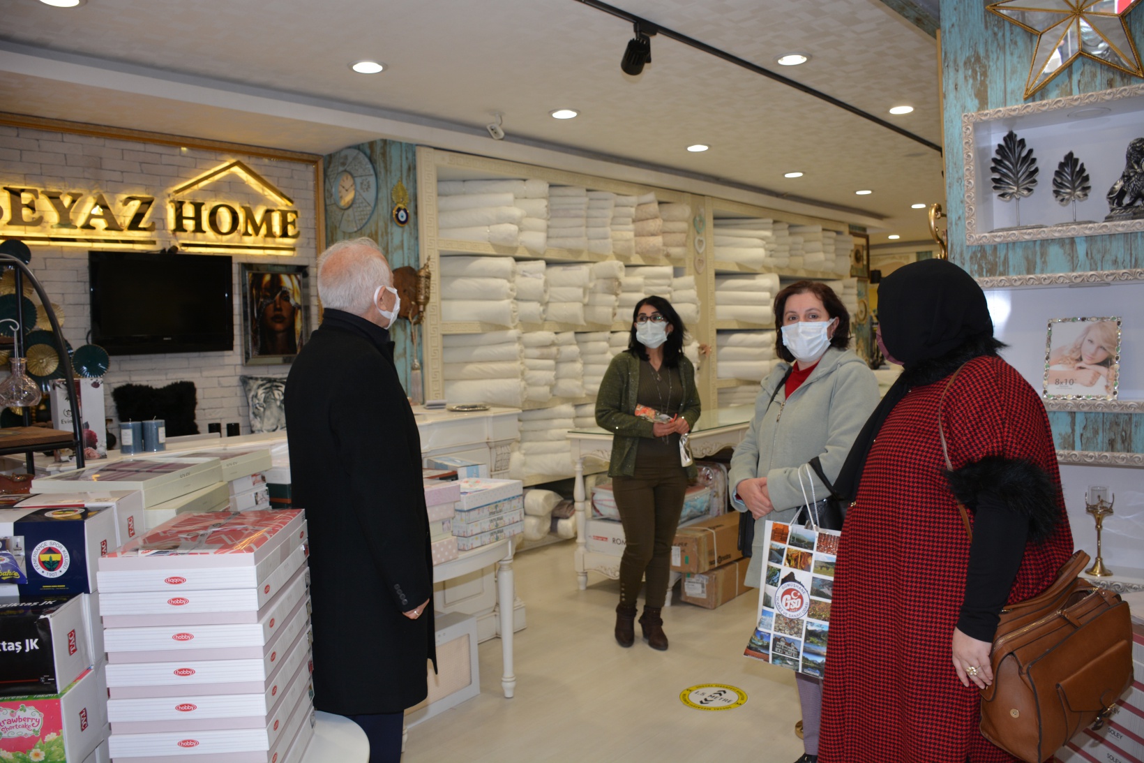 GTSO heyetinden kadın esnaf ve çalışanlarına karanfil 6