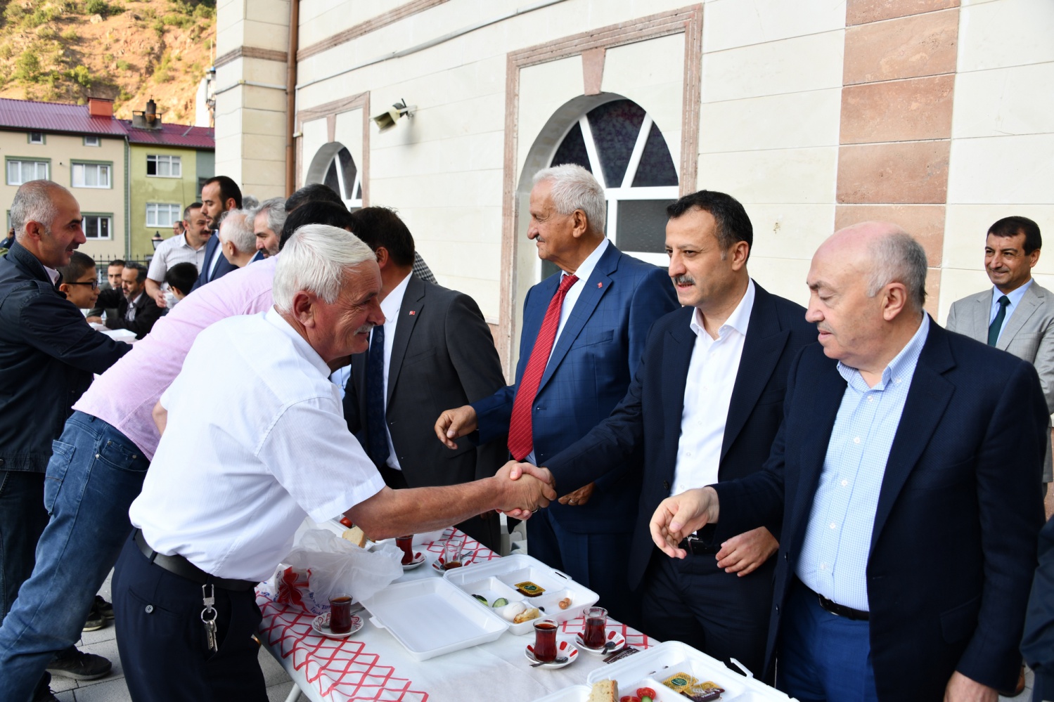 Vali Taşbilek’ten bir dizi bayram ziyaretleri 3