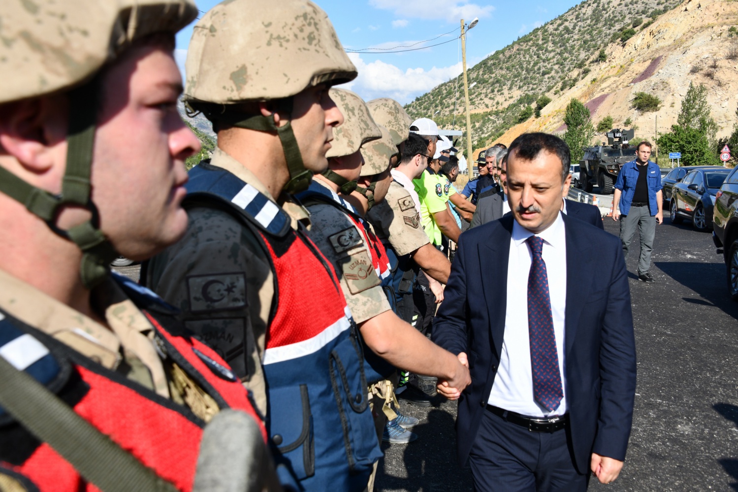 Vali Taşbilek’ten bir dizi bayram ziyaretleri 13