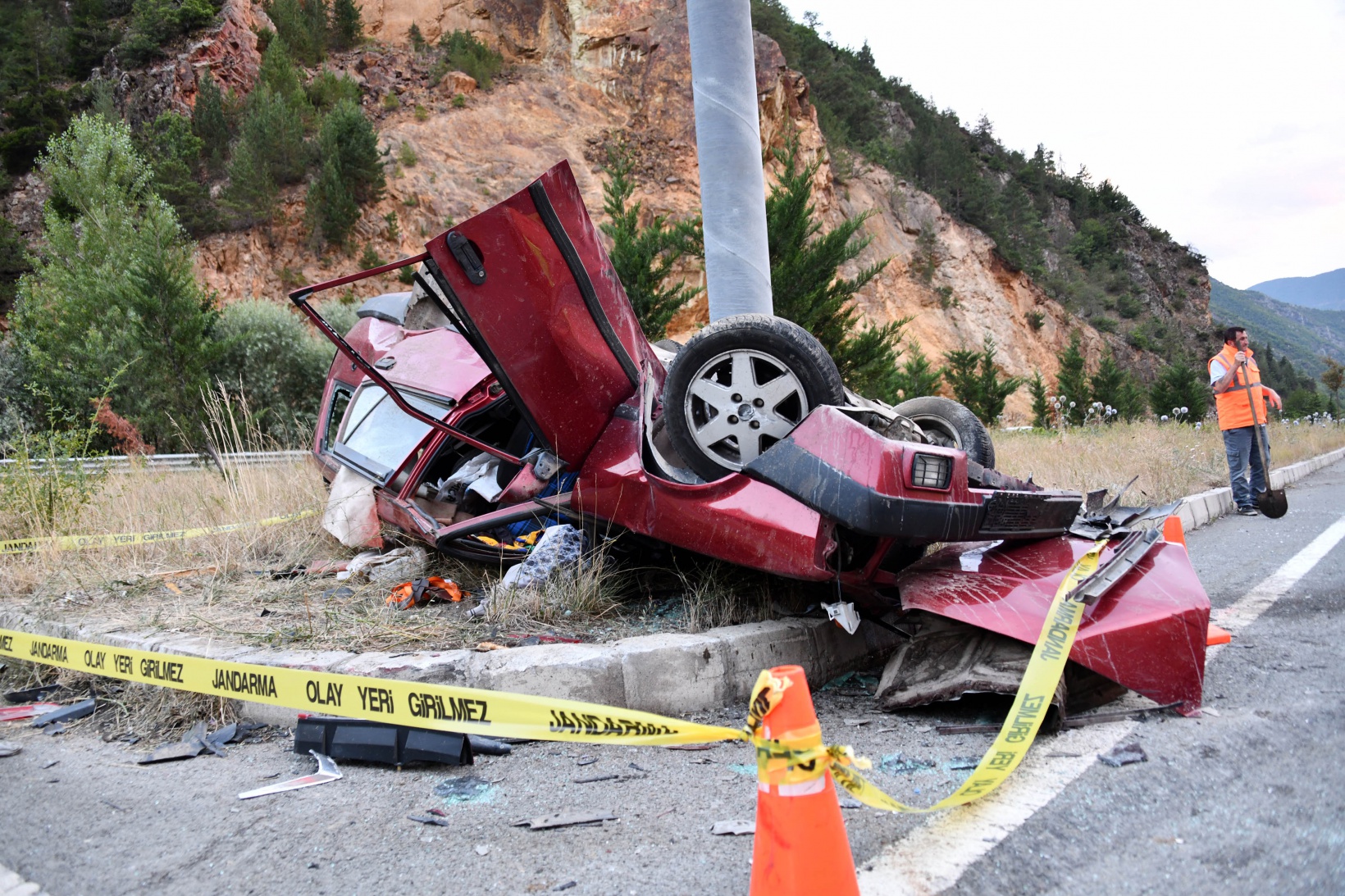 Gümüşhane’de feci kaza: 1 ölü, 9 yaralı 8