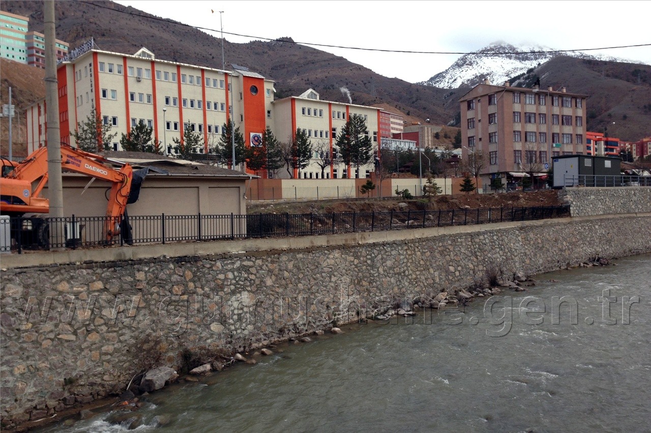 Eski Trafo Binası Park Yapılmak Üzere Yıkıldı 1