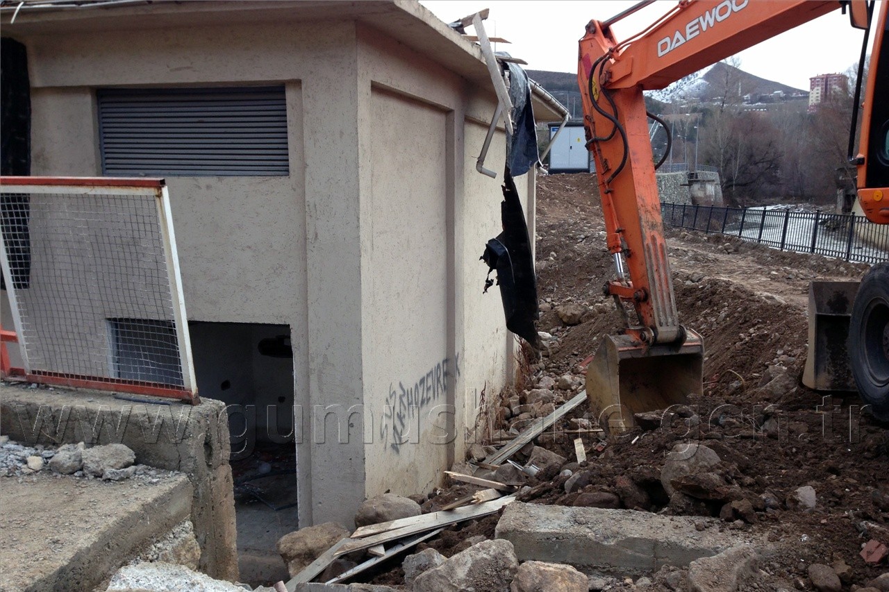 Eski Trafo Binası Park Yapılmak Üzere Yıkıldı 4