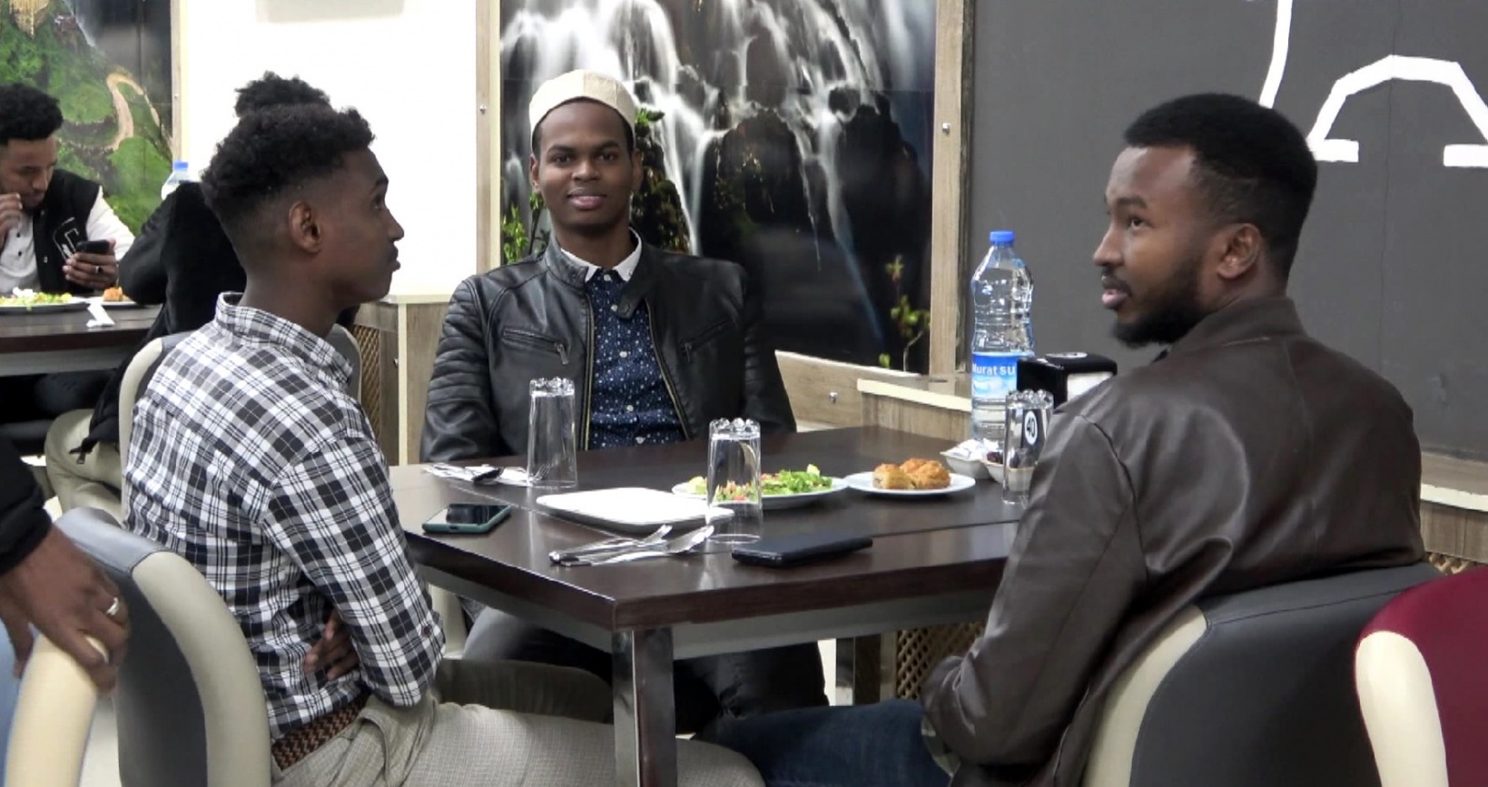 Vatanlarından onbinlerce kilometre uzakta iftar yaptılar 4