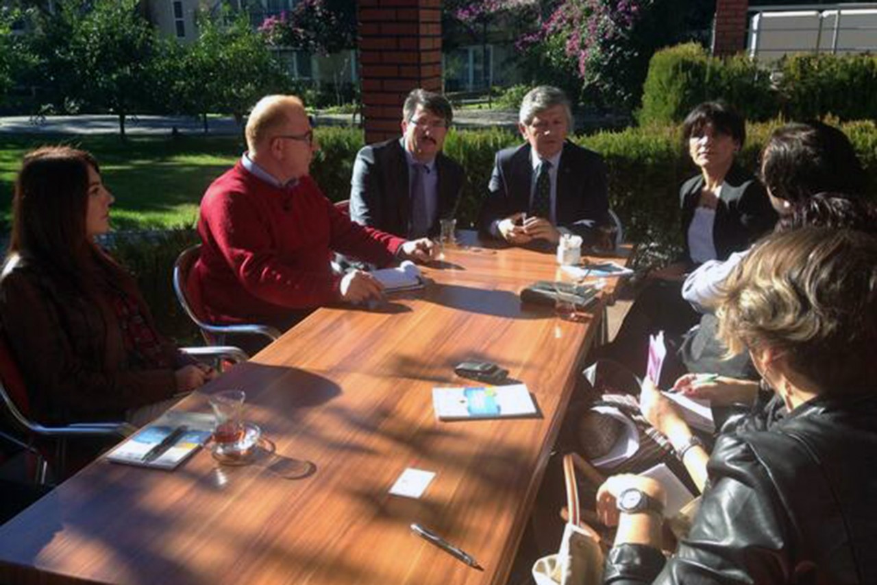 Milletvekili Aydın Evde Sağlık ve Sosyal Hizmetler Kongresinde Sunum Yaptı 2