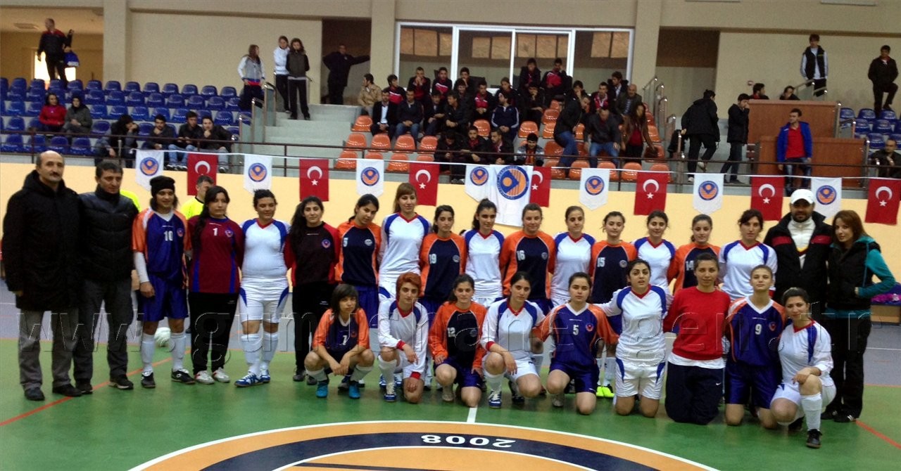 GÜ Bayan Futsal Takımı İddialı 2