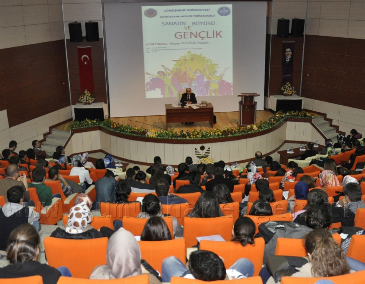 GÜ'de 'Sanatın Büyüsü ve Gençlik Konferansı' Düzenlendi 2