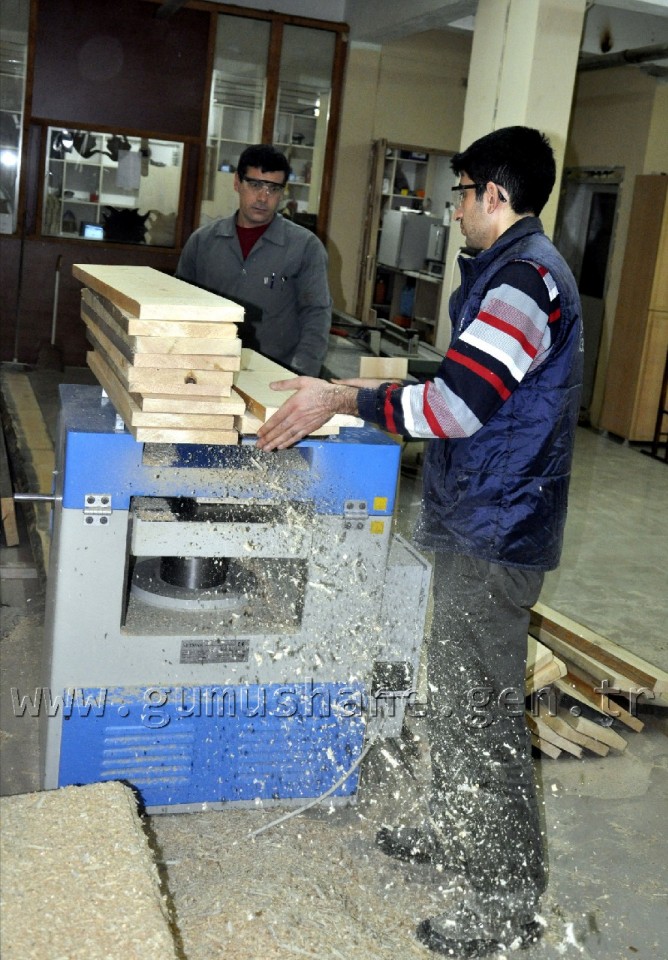 GÜ'de Mobilya İmalatı Yapılıyor 2