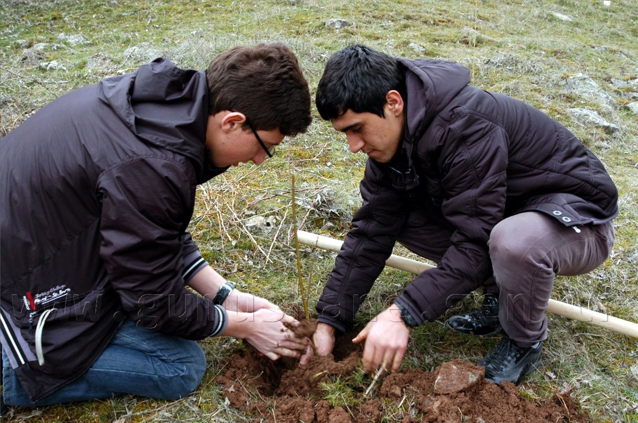 Üniversite Öğrencilerinden Örnek Davranış 2