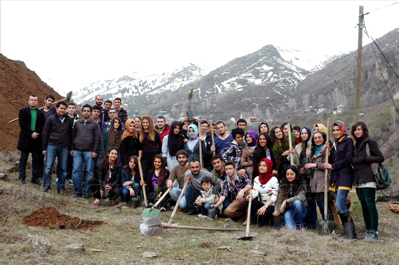 Üniversite Öğrencilerinden Örnek Davranış 4