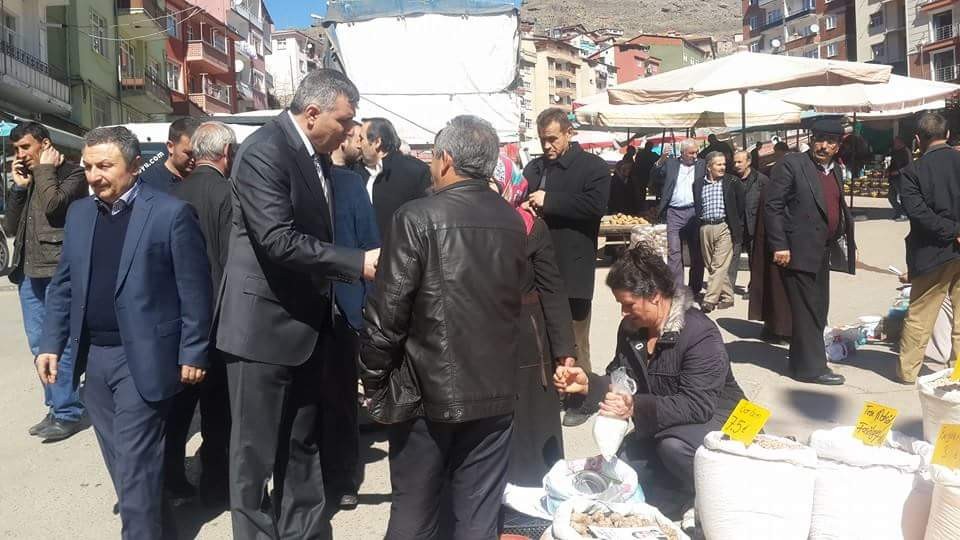 Pektaş, Salı pazarında esnafla bir araya geldi 1