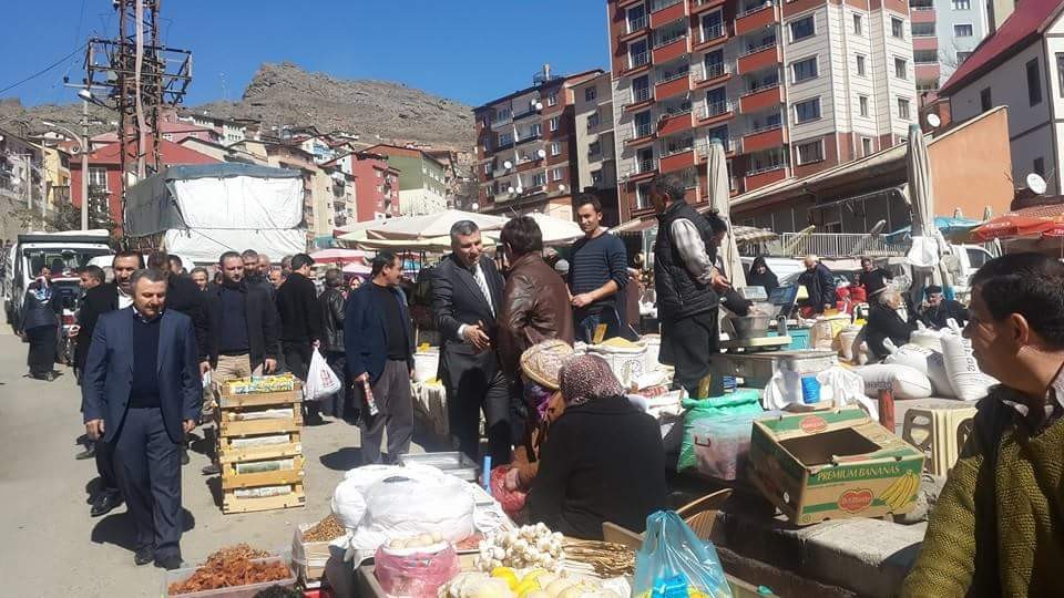 Pektaş, Salı pazarında esnafla bir araya geldi 2