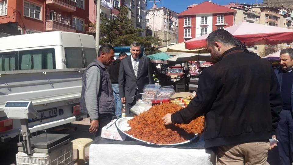 Pektaş, Salı pazarında esnafla bir araya geldi 4