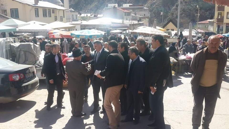 Pektaş, Salı pazarında esnafla bir araya geldi 10