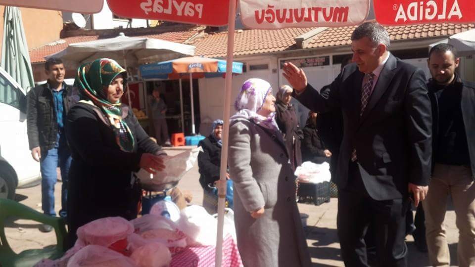 Pektaş, Salı pazarında esnafla bir araya geldi 12