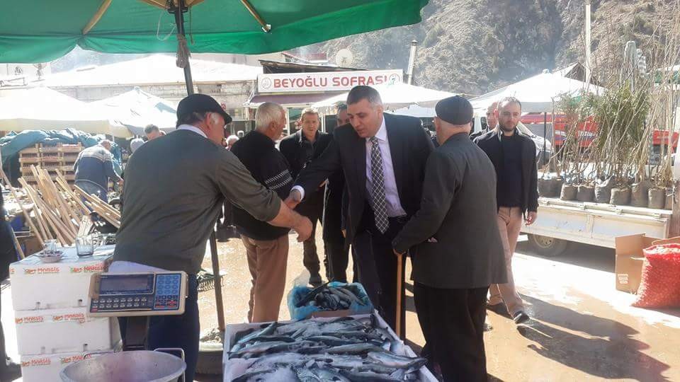 Pektaş, Salı pazarında esnafla bir araya geldi 15