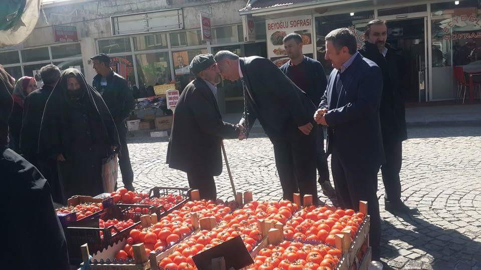 Pektaş, Salı pazarında esnafla bir araya geldi 16