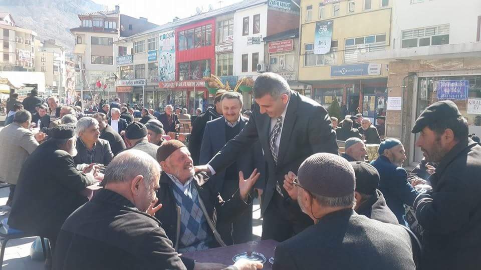 Pektaş, Salı pazarında esnafla bir araya geldi 19