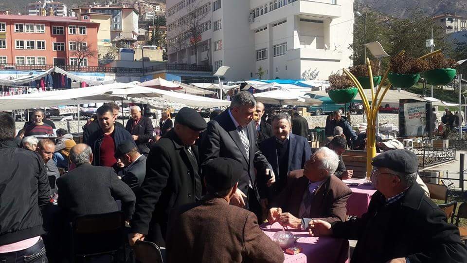 Pektaş, Salı pazarında esnafla bir araya geldi 23