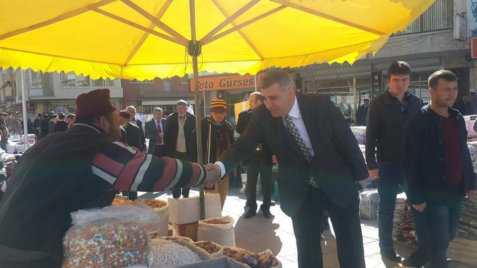 Pektaş, Salı pazarında esnafla bir araya geldi 25