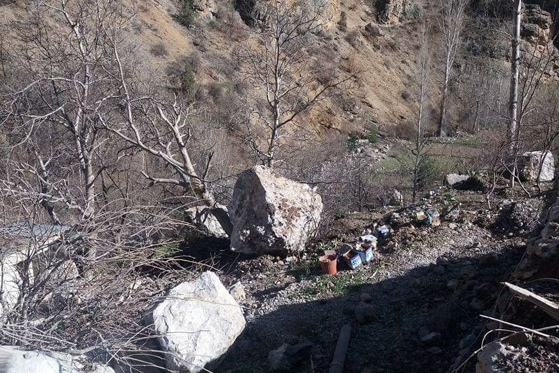 İkisu-Yağlıdere-Olucak grup yolunda heyelan 9