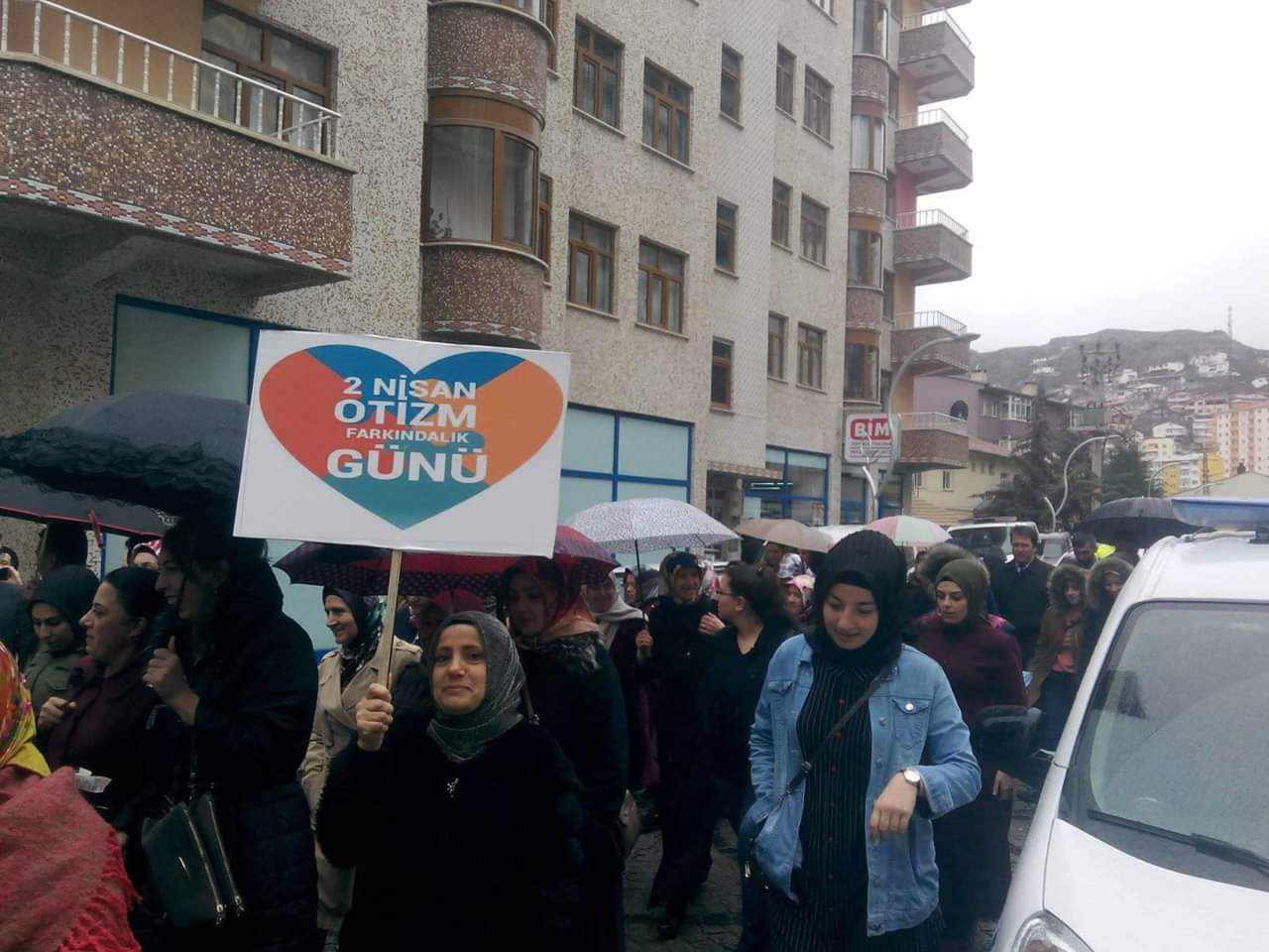 KYK öğrencileri otizme dikkat çekmek için yürüdü 2