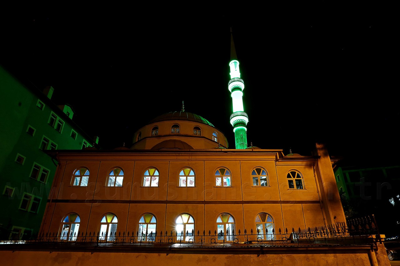 Cami minareleri ışıklandırıldı 1