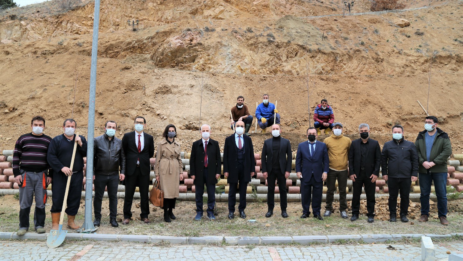 Meyve fidanlarını toprakla buluşturdular 3