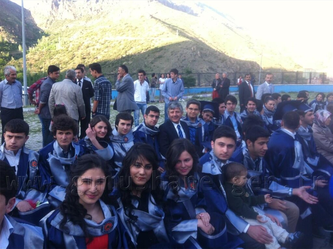 Milletvekili Aydın Gümüşhane'de Öğrencilerle Kep Attı 2