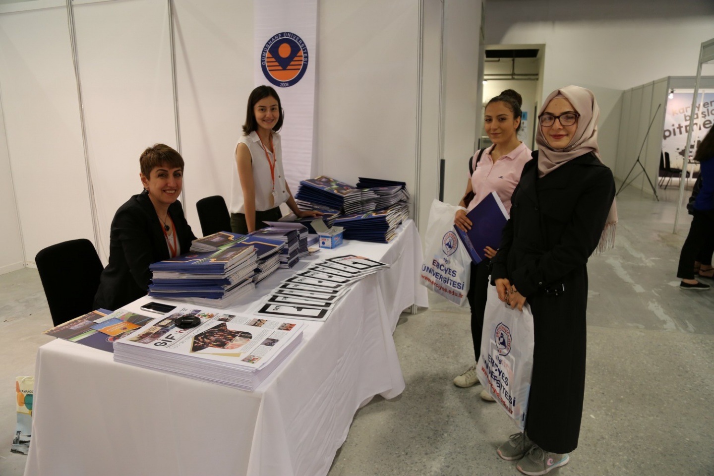 Gümüşhane Üniversitesi Educaturk Tercih Fuarı’nda Öğrencilerle buluştu 6