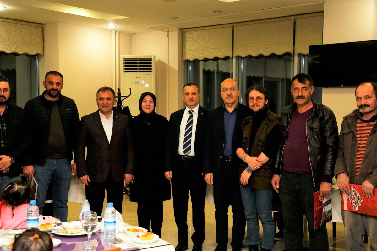 GÜ’de yardım gönüllülerine teşekkür gecesi 1