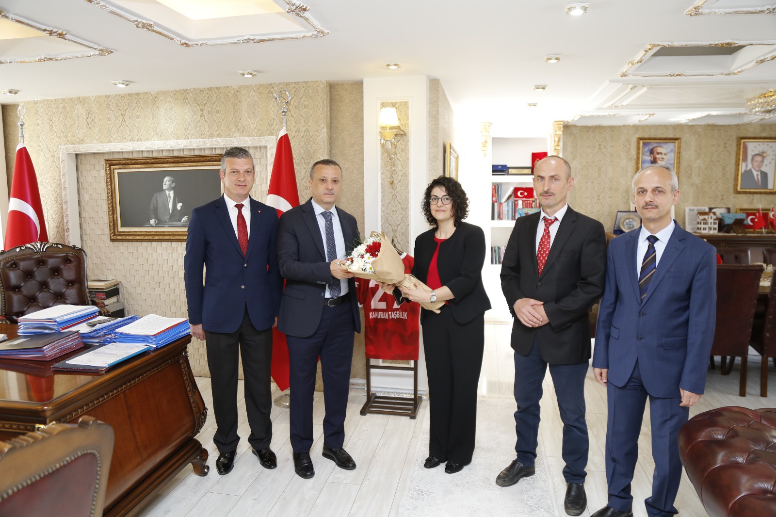 Çevre Haftası’nda depremden etkilenen vatandaşlar anısına Harşit Çayı’na çelenk bırakıldı 1